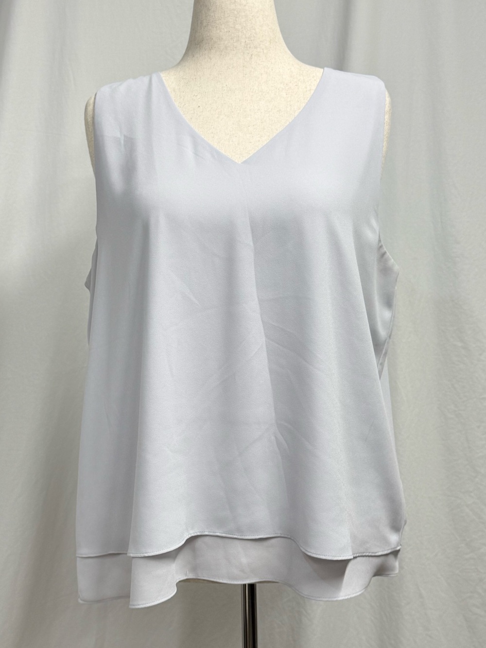 Ann Taylor Factory Light Gray Layered V-Neck Sleeveless Top